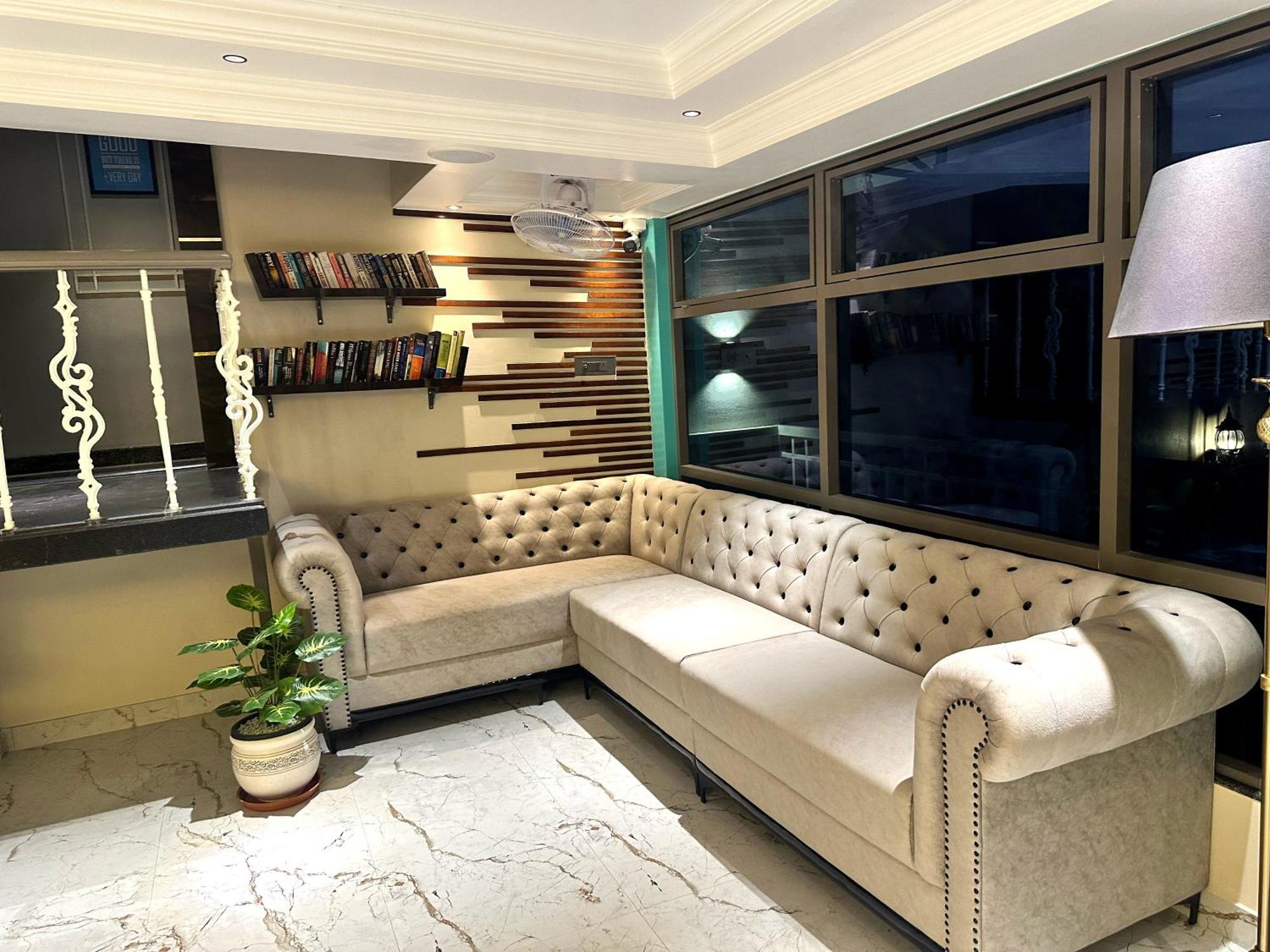 Hotel Lg Suites Bangalore Eksteriør bilde