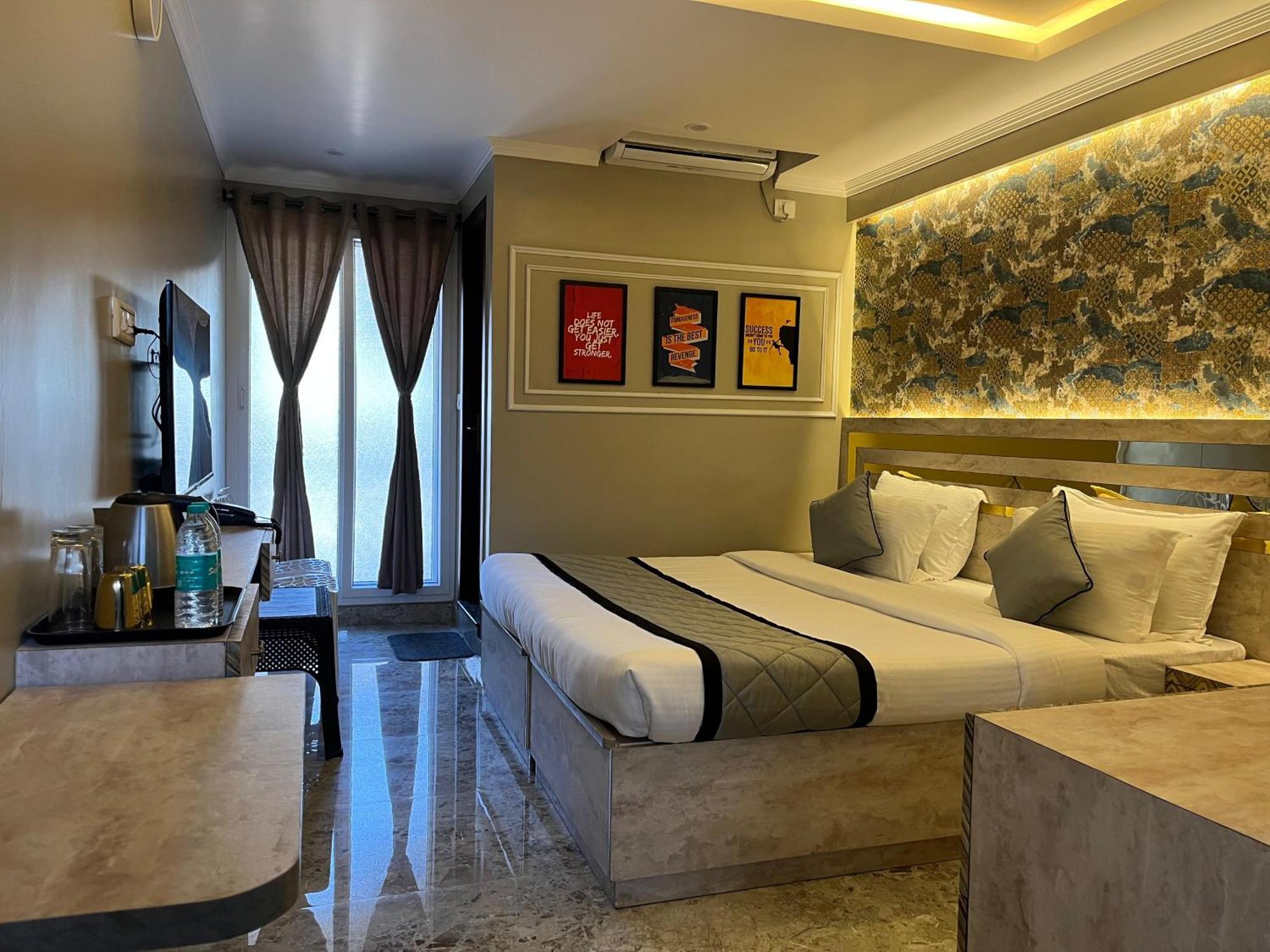 Hotel Lg Suites Bangalore Eksteriør bilde